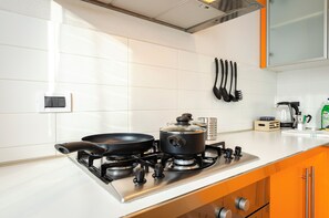 Fridge, microwave, dishwasher, coffee/tea maker