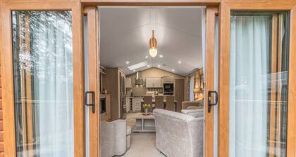 Dizzy Ducks Lodge | Sleeps 6 - Lodge near Windermere