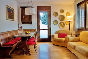 Interior - Cozy flat with direct access to garden (Cortina d'Ampezzo)
