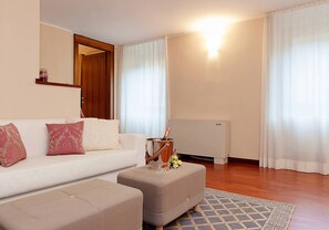 TV, offices - Cozy one bedroom in the heart of Verona (Verona)
