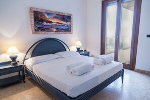 5 bedrooms, desk, iron/ironing board, WiFi