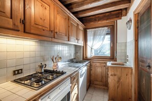 Kühlschrank, Ofen, Herdplatte, Geschirrspüler