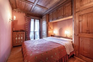 3 sovrum, skrivbord, strykjärn/strykbräda och wi-fi