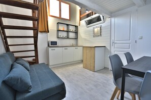 Interior - 27m2 mezzanine studio in historic center (Aix-en-Provence)