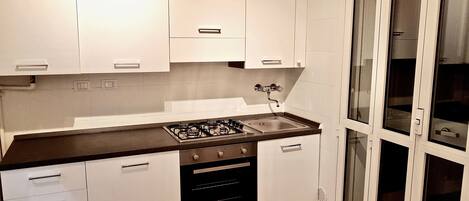 雪櫃、微波爐、爐具、洗碗機