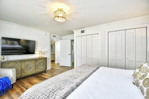 3 bedrooms, iron/ironing board, free WiFi, bed sheets - Remodeled, open airy condo with full resort access, 1706 Brighton (Myrtle Beach)