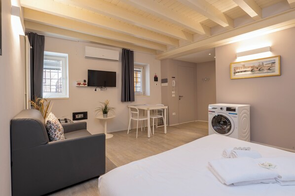 1 bedroom, WiFi, bed sheets - Vicolo Zini Apartments - Ponte Pietra (Verona)