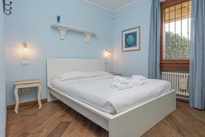 4 Schlafzimmer, Schreibtisch, Bügeleisen/Bügelbrett, WLAN