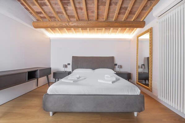 1 bedroom, WiFi, bed sheets - Verona Cathedral Apartments - Torre Lamberti (Verona)
