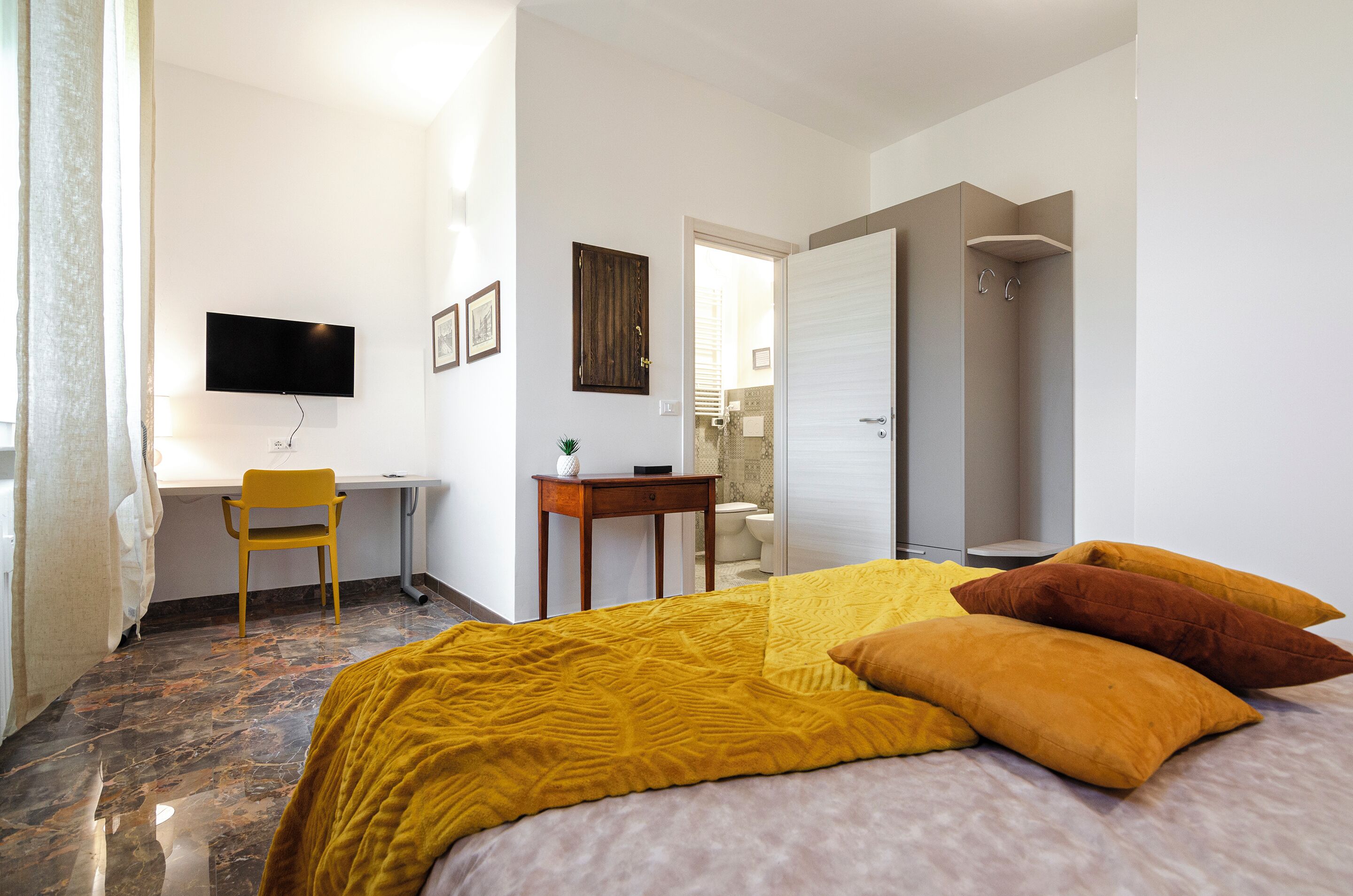 1 camera, Wi-Fi, lenzuola