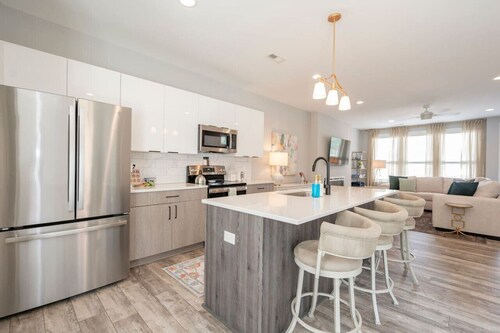 Charming 3BD Home | 9 MIN to LU