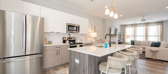 Charming 3BD Home | 9 MIN to LU