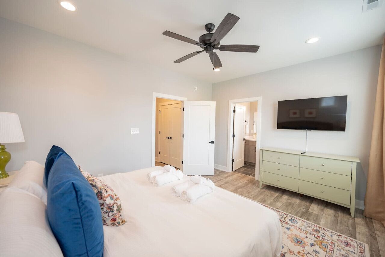 3 habitaciones, escritorio, tabla de planchar con plancha y wifi 