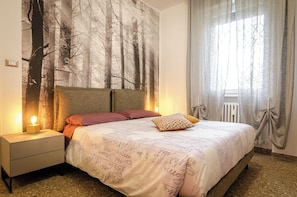1 bedroom, desk, iron/ironing board, WiFi