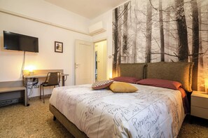 1 bedroom, desk, iron/ironing board, WiFi