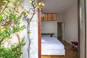 2 habitaciones, tabla de planchar con plancha, wifi y ropa de cama 