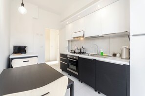 Fridge, microwave, oven, coffee/tea maker - Brand new 2 bed/2 bath just off city centre (Bologna)