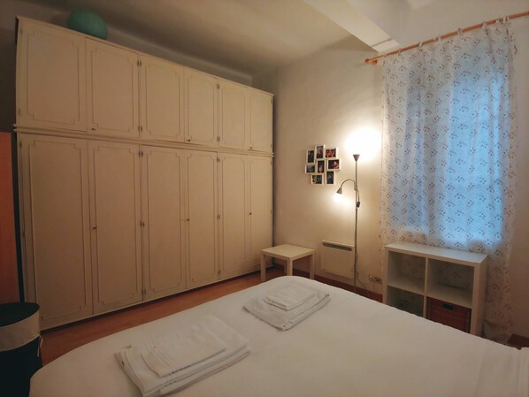 1 Schlafzimmer, Schreibtisch, WLAN, Bettwäsche