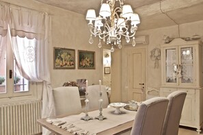 Dining - Beautifully decorated flat in the heart of Bologna (Bologna)