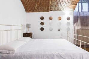 1 bedroom, desk, iron/ironing board, WiFi - Trendy flat in wonderful Navigli area (Milano)