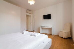 1 Schlafzimmer, Schreibtisch, WLAN, Bettwäsche