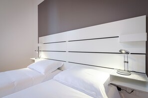 1 bedroom, desk, WiFi, bed sheets