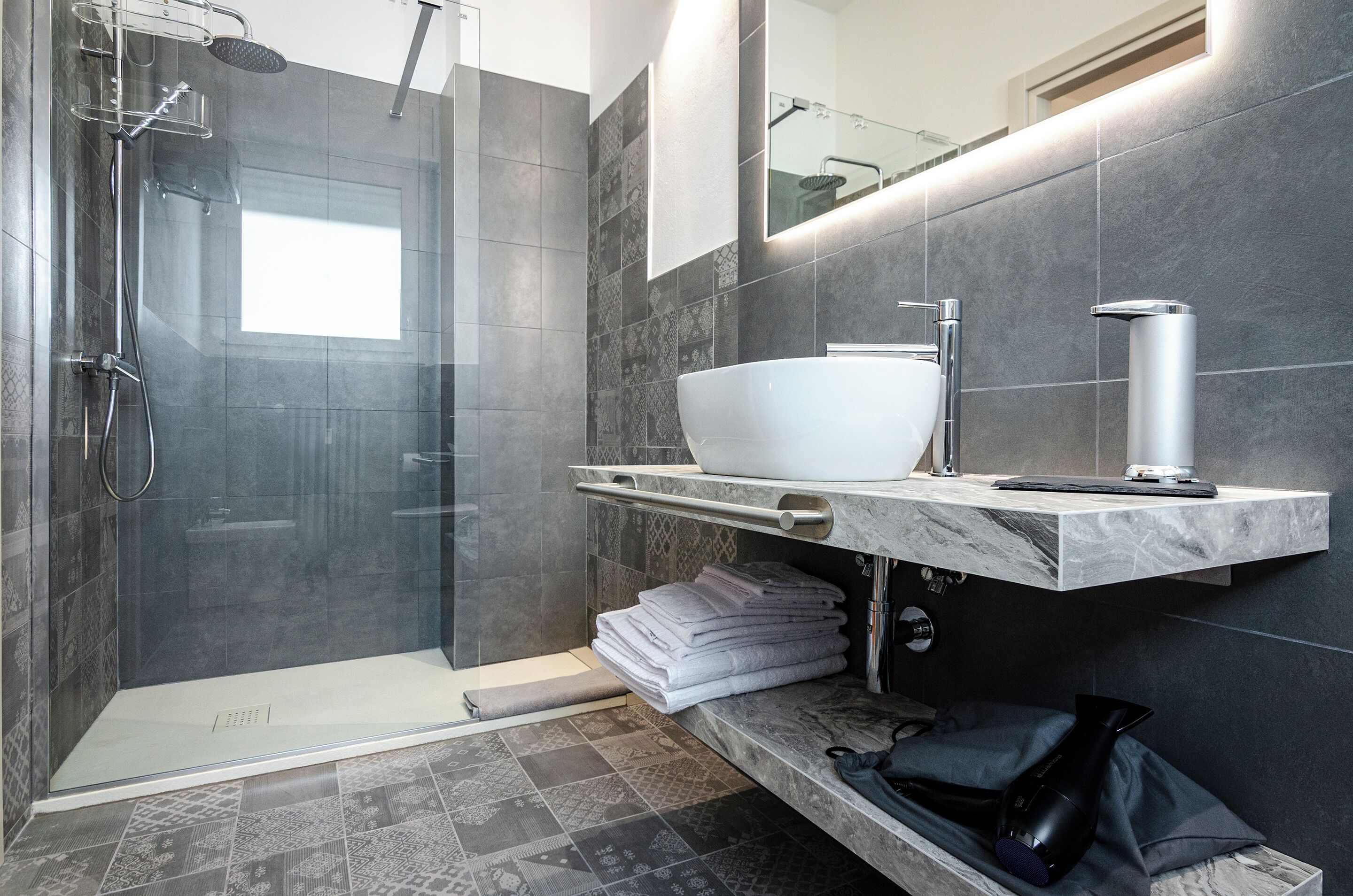 Shower, free toiletries, hair dryer, towels