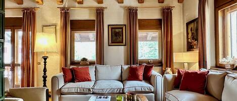 Een televisie en een kantoor