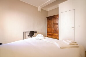 2 quartos, escrivaninha, ferros/tábuas de passar roupa, Wi-Fi