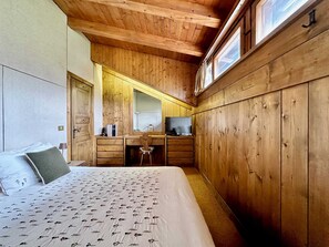 3 habitaciones, escritorio, tabla de planchar con plancha y wifi 