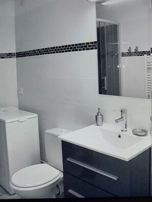 Shower, toilet paper