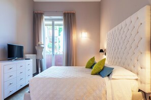 2 bedrooms, iron/ironing board, WiFi, bed sheets - Luxury 2bed/2bath with private car park (Milano)