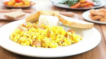 Free daily continental breakfast