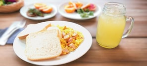 Desayuno continental gratuito y diario
