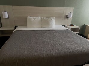 Huone, 1 suuri parisänky, tupakointi kielletty (Efficiency) | Työpöytä