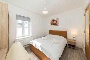 1 bedroom, iron/ironing board, Internet, bed sheets - Well Equipped 2Beds in Central Reading (Berkshire)