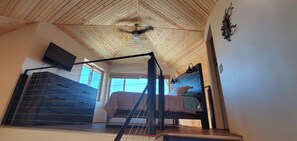 1 多间卧室、客房内保险箱、办公桌、免费 WiFi