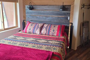 1 soverom, safe på rommet, skrivebord og wi-fi (inkludert)