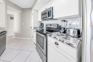 コンドミニアム ベッド (複数台) (Dunes of Panama 2104E) | 専用キッチン