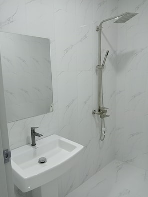 Habitación Deluxe | Baño | Zapatillas
