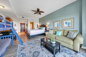 開放式客房, 多張床 (Origin at Seahaven 625) | Wi-Fi