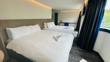 Deluxe-Vierbettzimmer, Nichtraucher, Stadtblick