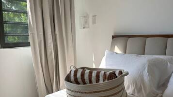 2 عدّة غرف نوم ومكواة/لوح كي وواي فاي وملاءات أسرّة