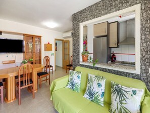 TV - Sunny Apartment Near Paseo (Almería)