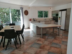 Dining - Gîte des oliviers. Between the Ardèche gorges and the Ceze valley.  (Saint-Christol-de-Rodières)