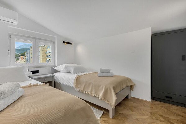 2 slaapkamers, een strijkplank/strijkijzer, gratis wifi, beddengoed