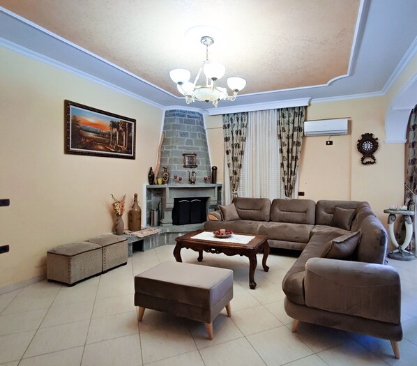 Smart TV - Family Suite (Vlorë)