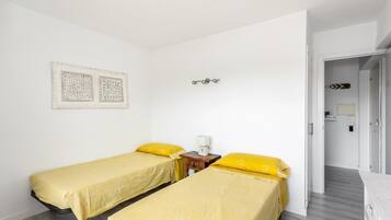 1 slaapkamer, een strijkplank/strijkijzer, wifi, beddengoed
