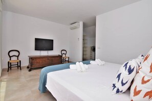 3 chambres, fer et planche à repasser, Wi-Fi, draps fournis