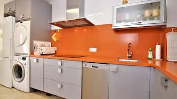 Kühlschrank, Mikrowelle, Herdplatte, Toaster